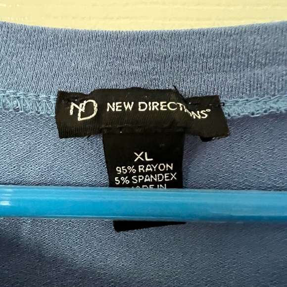 New Directions Ruched shirt - Picture 3 of 3